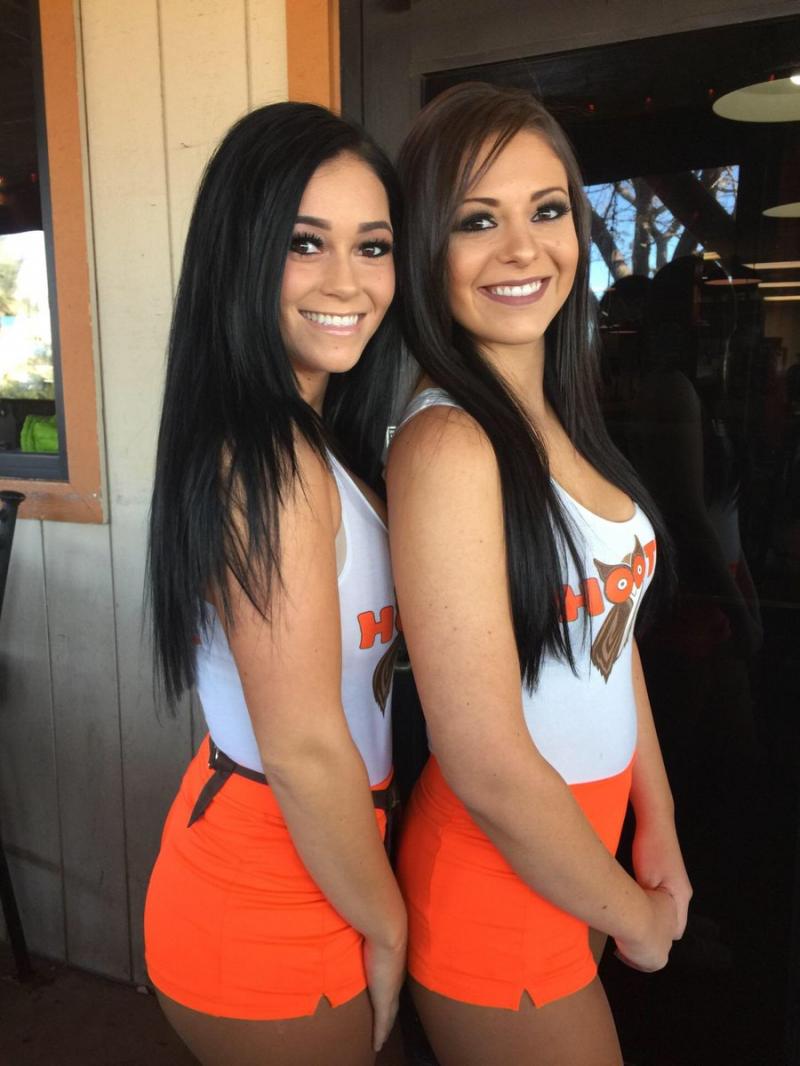 hooters girls